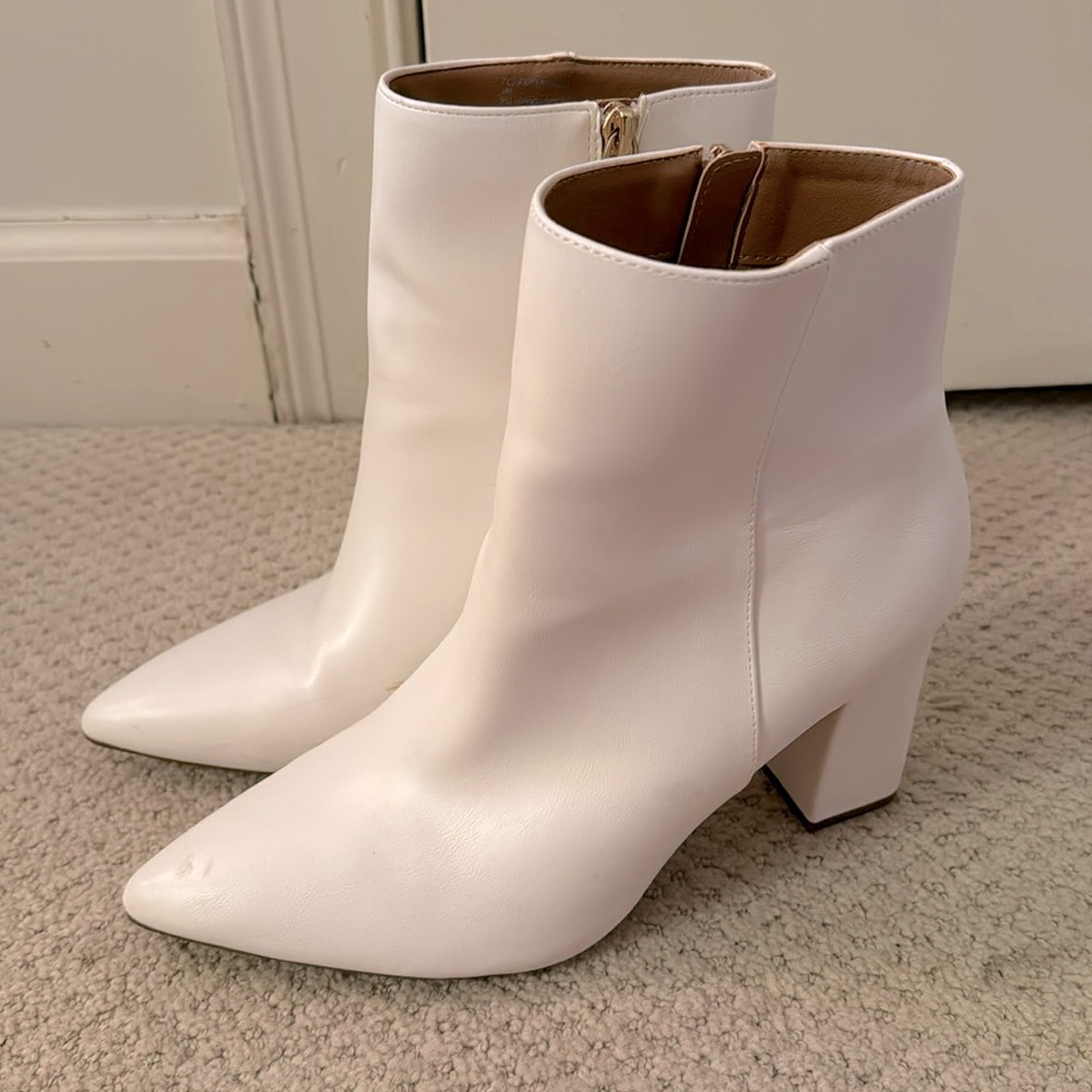 WHITE BOOTS